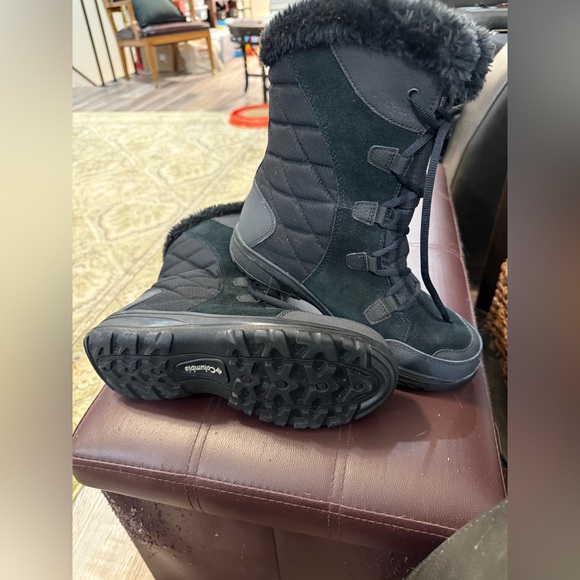 Columbia Women's Black Fur-Lined Winter Boots - Picture 3 of 4